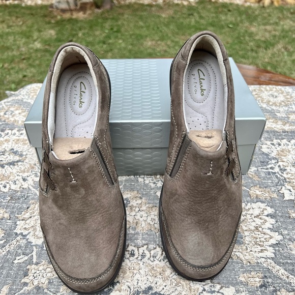 NIB Women’s Pr!vo by Clarks  Leather Slip Ons - Size 8 - Picture 12 of 14